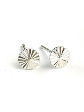 Sterling Silver Diamond Cut earrings 🆕